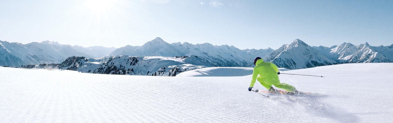 Skifahrer in der Region Zillertal