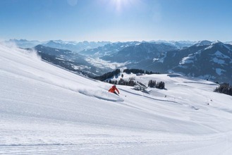 1 Skifahrer auf der Piste in der SkiWelt Wilder Kaiser - Brixental