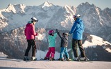 Familie auf Ski