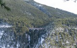 Karwendelbahn Brücke mit Zug im Winter - Zirler Berg