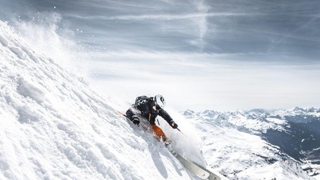 Skifahrer auf der Piste in St. Anton