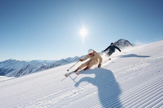Stubaier Gletscher Skifahrer 