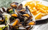 Cooked mussels with fries