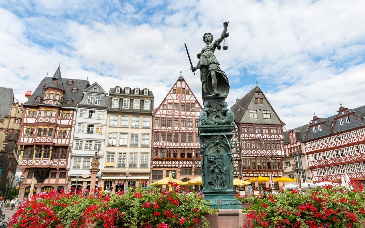 Frankfurt Römerberg © iStock.com / vichie81