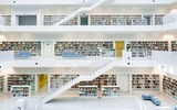 Innenansicht der städt. Bücherei in Stuttgart