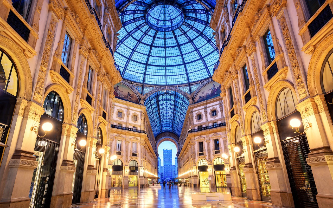 Milan Galleria Vittorio Emanuele II bij nacht