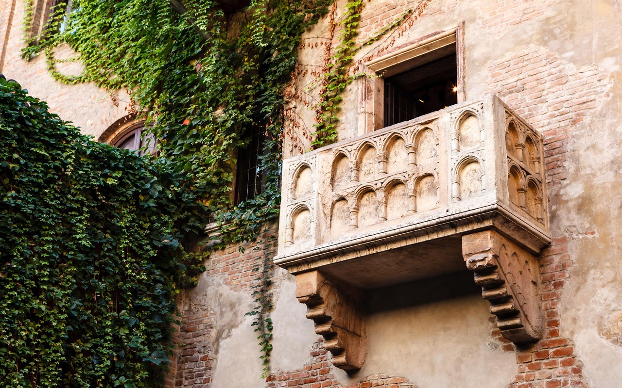 The balcony of Juliet in the heart of Verona