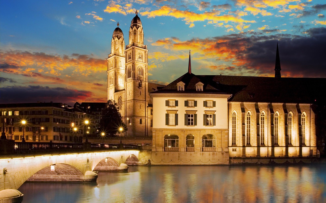 Zurich Grossmünster © iStock.com / TomasSereda