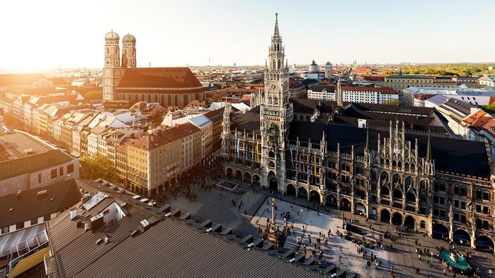 Munich Marienplatz © iStock.com / Prasit Rodphan