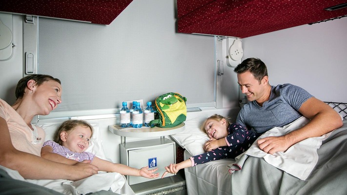 Famille dans la couchette © ÖBB / Harald Eisenberger