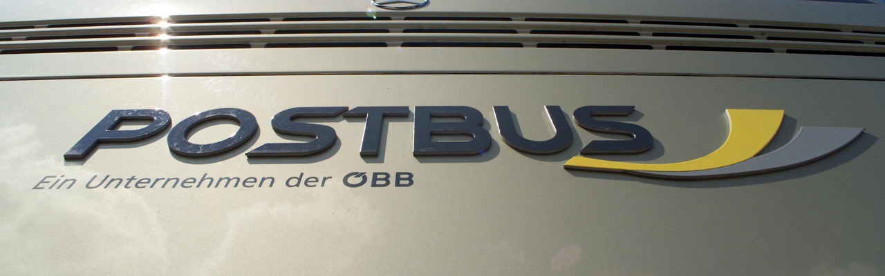 Heckaufnahme mit Postbus Logo