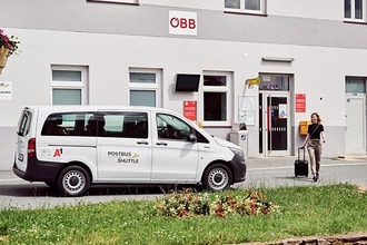 Woman goes to Postbus Shuttle with suitcase