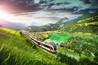 STS Lungernsee Luzern Interlaken Express beim Lungerersee