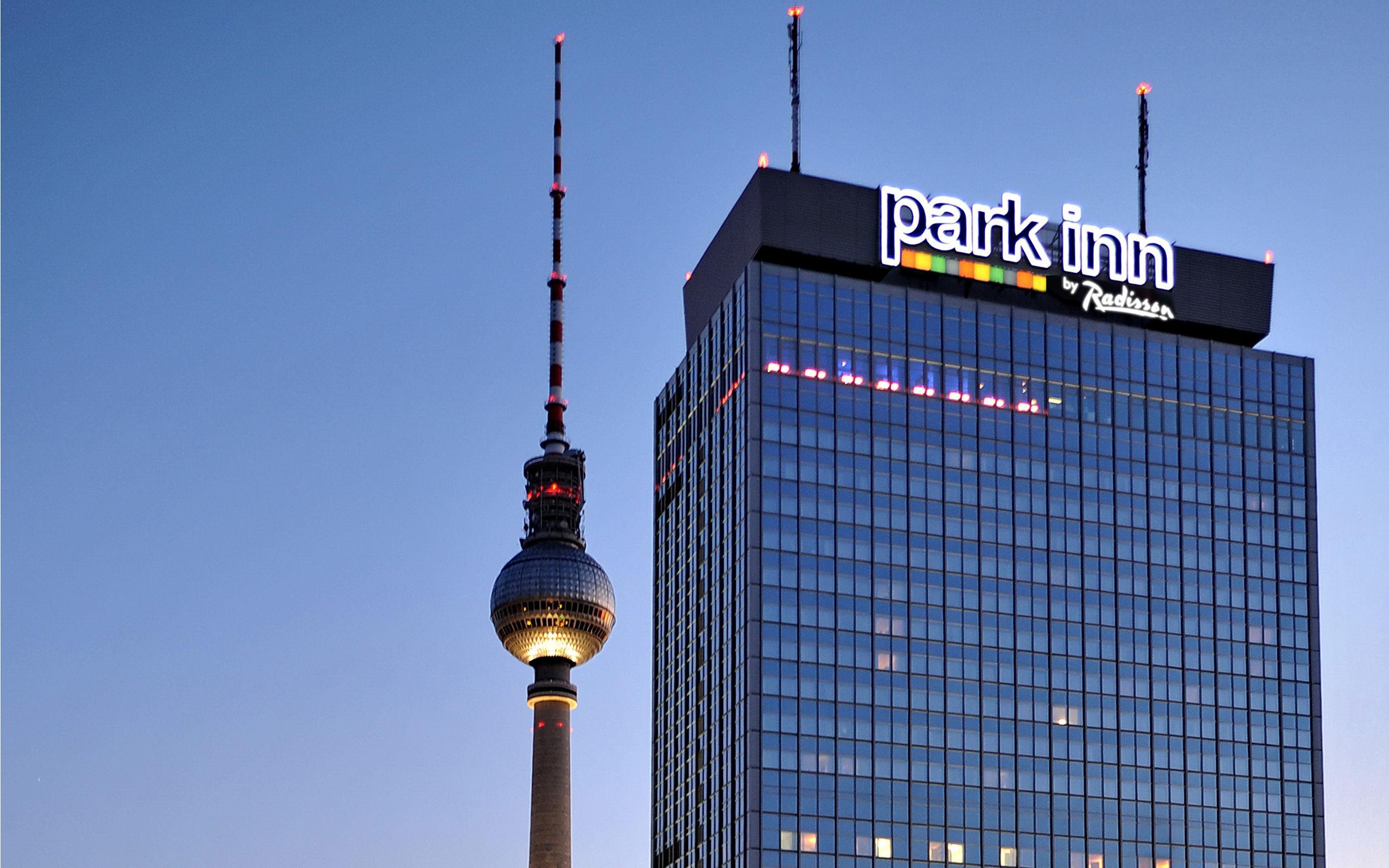 Metro Connection From Park Inn To International Airport In Berlin www.railtours.at