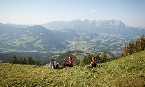 Kitzbühel, Hahnenkamm, Blick auf Kaisergebirge © Tirol Werbung, Schwarz Jens Kitzbühel, Hahnenkamm, Blick auf Kaisergebirg