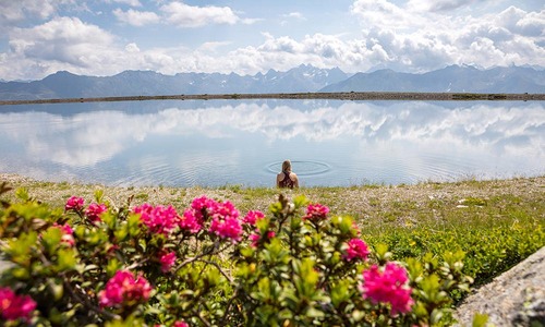 SFL_Alpenrosensteig mit Blick auf Speichersee © Serfaus-Fiss-Ladis Marketing GmbH, Andreas Kirschner SFL_Alpenrosensteig mit Blick auf Speichersee