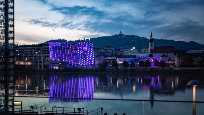 Abendstimmung Lentos und AEC 