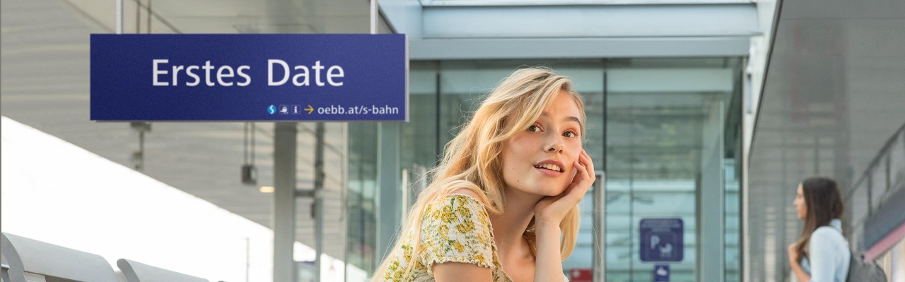 S-Bahn Sujet "Erstes Date" - Frau wartet am Bahnsteig