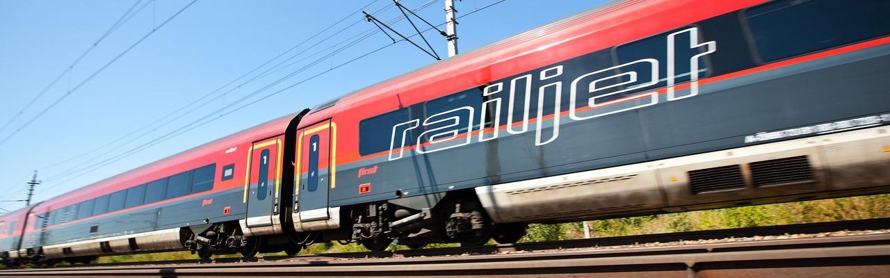 Seitenansicht eines Railjet