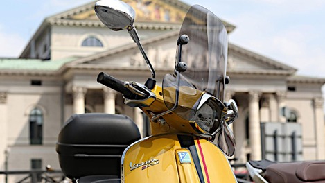 Von Sightseeing und Oktoberfest bis Roller ausleihen; München: Italienisches Moped