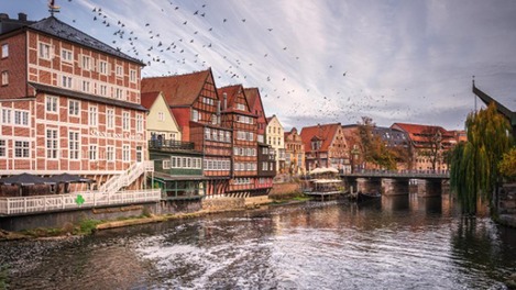 Urlaub zwischen Stadt, Land und Nordsee; Blick auf Lüneburg