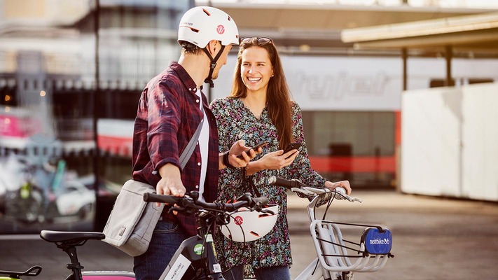 Man and woman in front of e-bikes