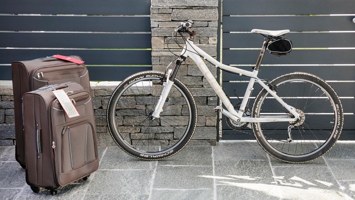 Sujet Haus-Haus-Gepäck mit Fahrrad