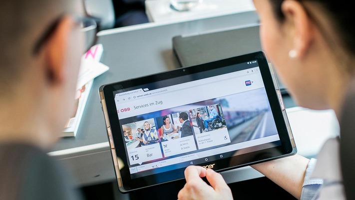 Services im Zug © ÖBB / Harald Eisenberger
